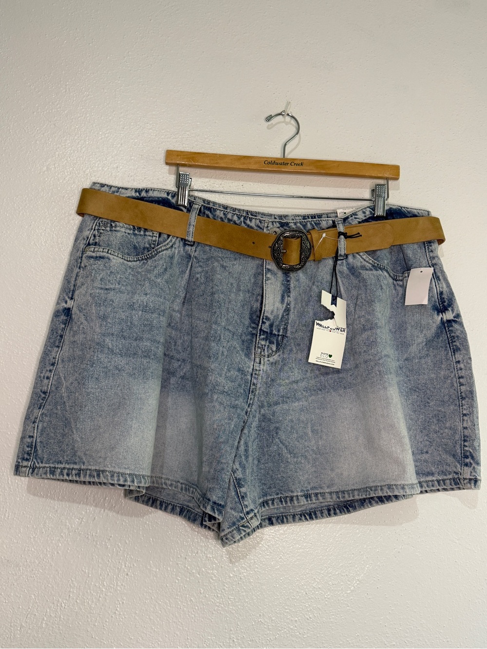 Wallflower Size 20W Denim Shorts with Tan Suede Belt Detail. NWT.